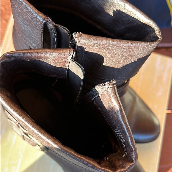 St. John's Bay Black Ankle Boots with Ruched Detail and Rounded Toe - Picture 4 of 6